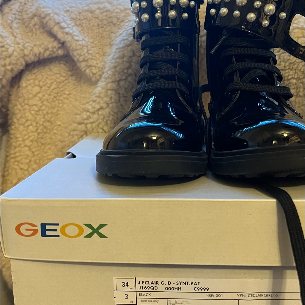 New girls GEOX boots